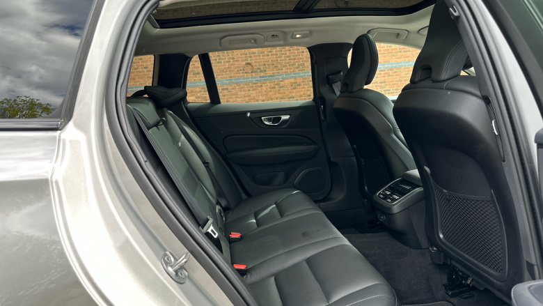 Volvo V60 2.0 B4P Ultra Dark 5dr Auto Petrol Estate